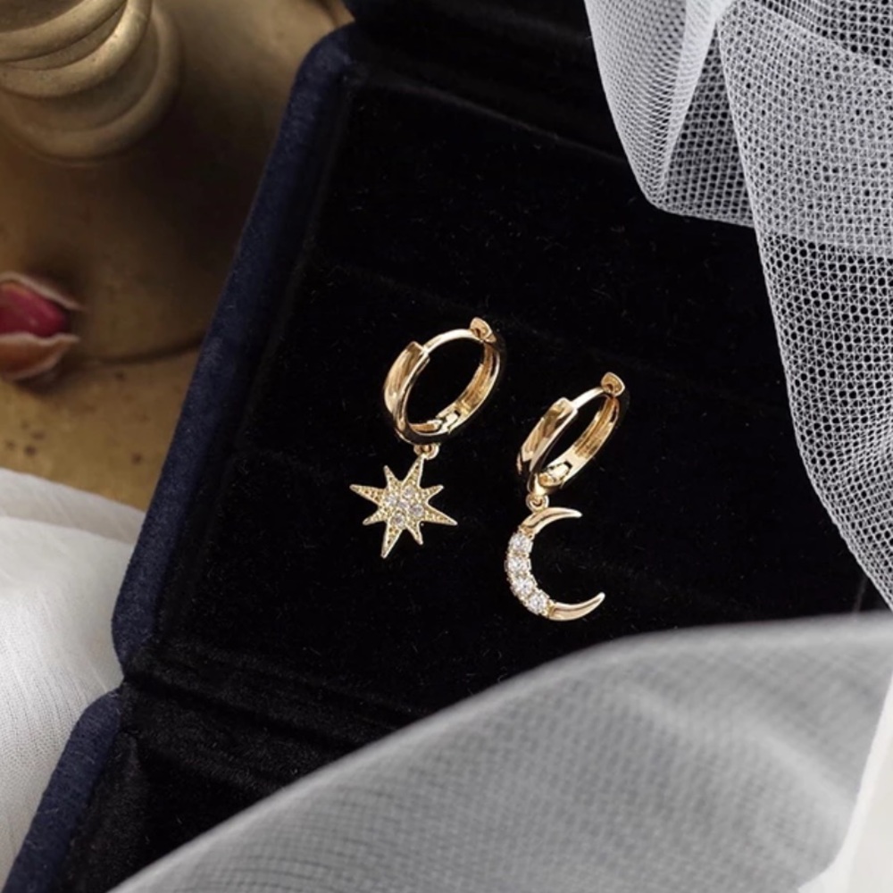 ✨Insta star ⭐️ moon 🌙 earrings - Picture 3 of 4